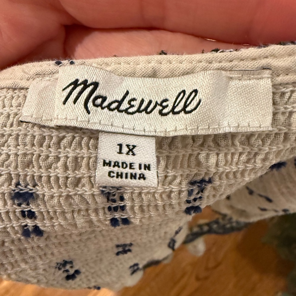 Madewell. Womens. 1x. 100% Cotton. Smocking. Cream & blue. Machine Wash. Cute. - Picture 4 of 4
